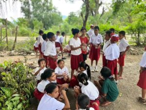 TNI Masuk Sekolah Perbatasan, Satgas Yonarhanud 2 Kostrad Kampanyekan Pentingnya Gizi untuk Generasi Masa Depan